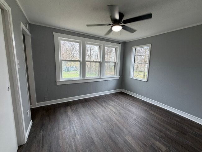 Photo - 220 E Morgan St