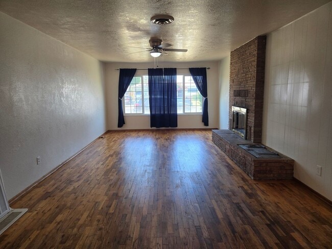 Photo - 940 Julian St