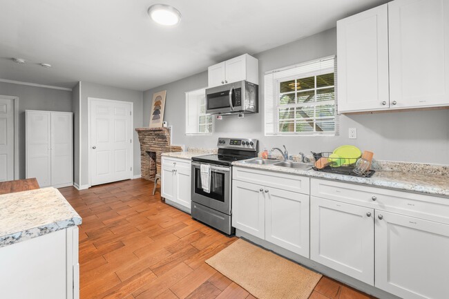 Photo - 1070 Mayson Turner Rd NW