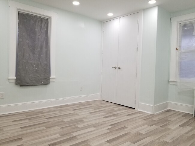 Photo - 128 William St