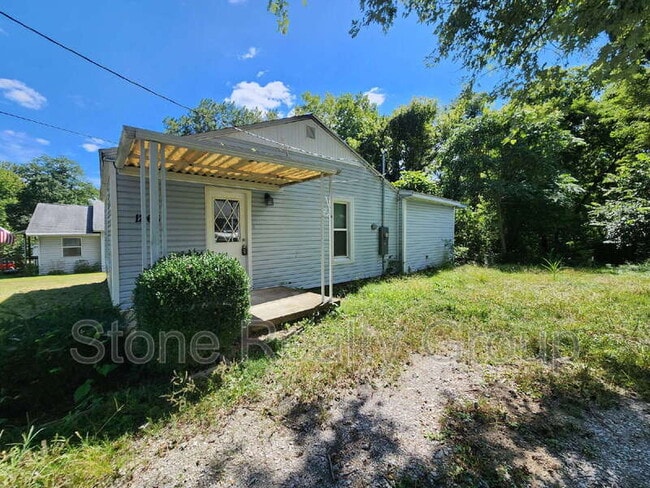 Building Photo - 1265 E High St Rental