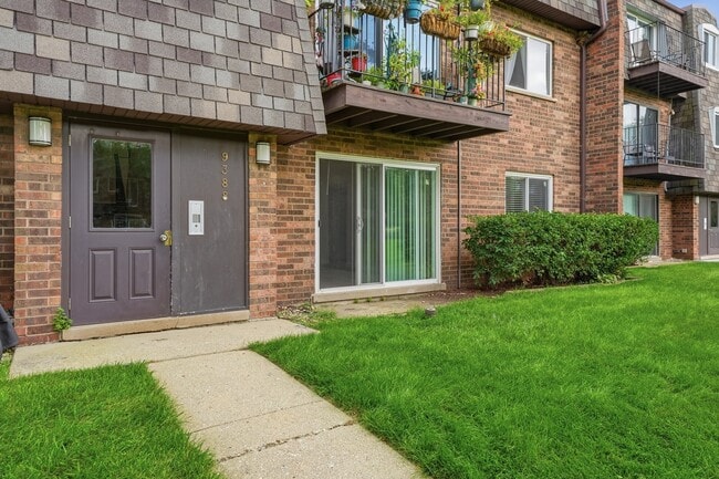 9388 Bay Colony Dr Unit 1S