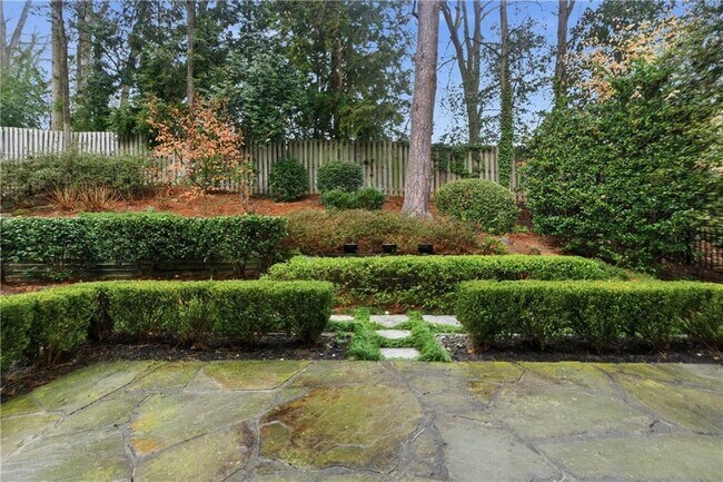 Photo - 3194 Windsor Lake Dr NE