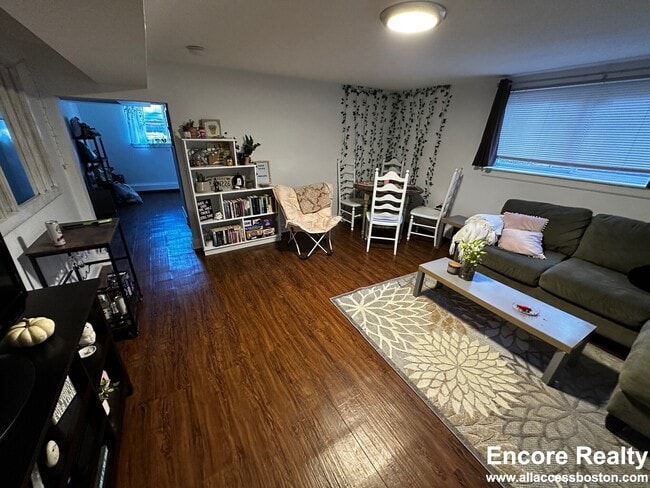 Building Photo - 61 Selkirk Rd Unit 7