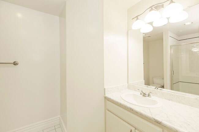 Photo - 10355 Riverside Dr Unit 406