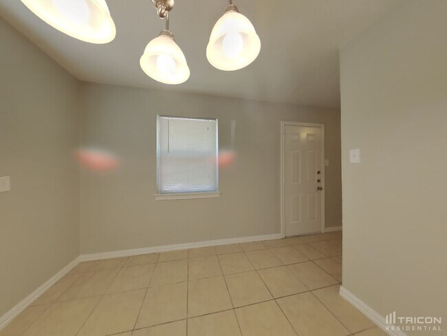 Photo - 930 Liberty Dr