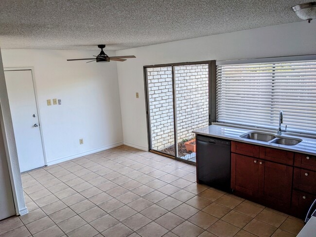 Área de desayuno - 1855 Sandy Ridge Ct