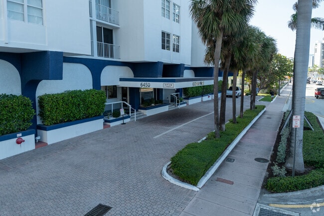 6450 Collins Ave - Ocean Park Condominiums