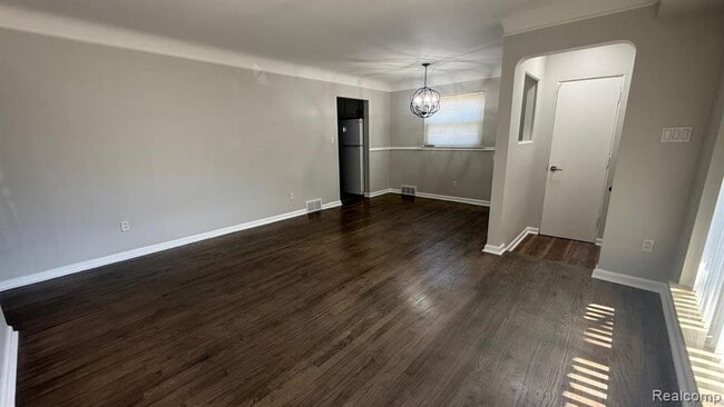 Photo - 29614 Rosslyn Ave