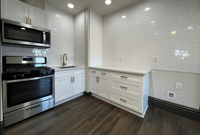 Photo - 345 N Van Ness Ave Unit C - Upstairs: Back