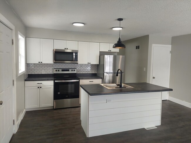 Kitchen - 718 Truman Ave Townhome