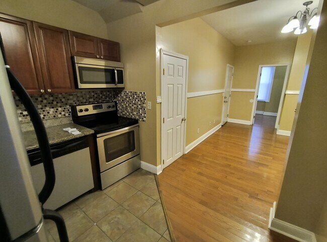 Photo - 1034 W York St Unidad #1