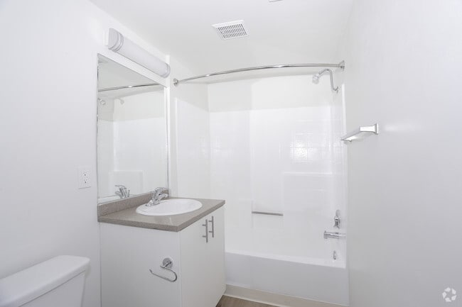 2BR, 2BA - 1150 SF