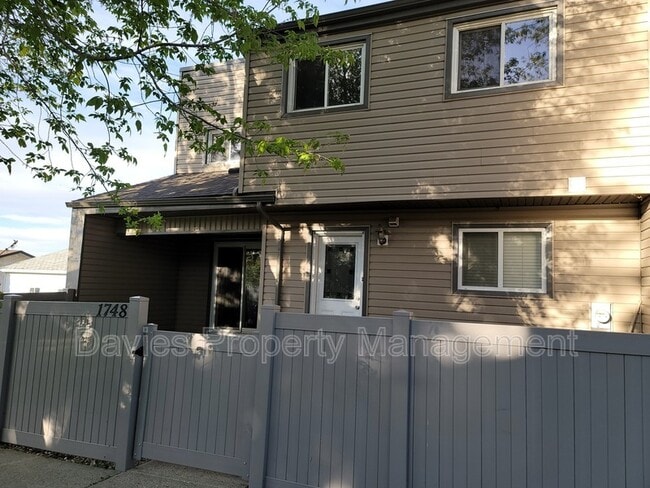 Building Photo - 1748 Lakewood Rd S NW