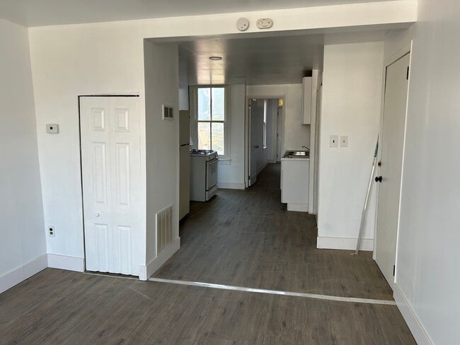 Building Photo - 454 Pennsylvania Ave Unit #2