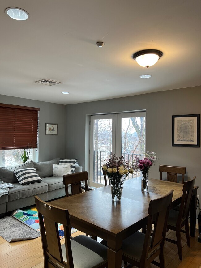 Building Photo - 99 Chestnut Hill Ave Unit 208