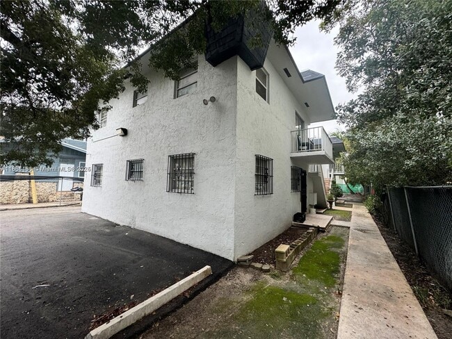 Photo - 661 NW 1st St Unit 6