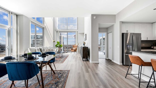 Photo - 731 S Clark St