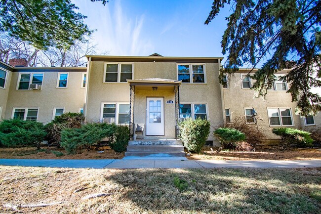 Photo - Dundee Village Rentals (820 N 46th St) Unit #1