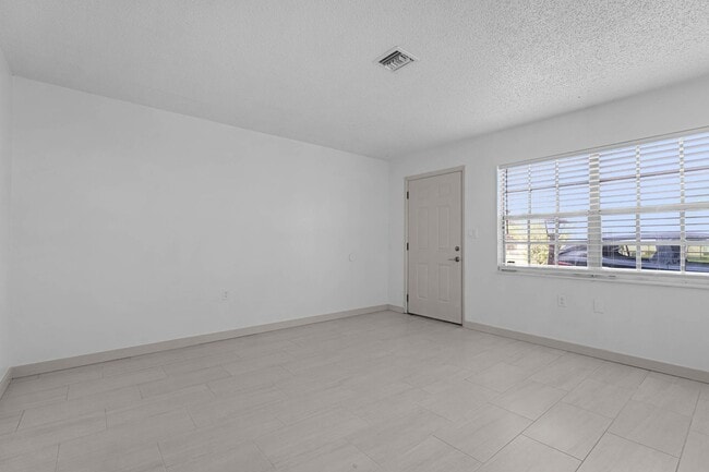 Photo - 2818 NE 7th St Unit 2824