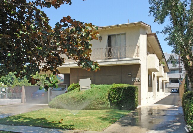 Building Exterior - Right Angle - 3708 Westwood Blvd Rental