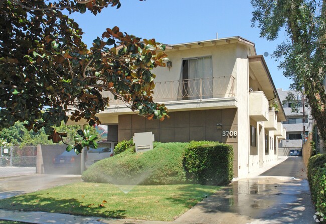 Building Exterior - Right Angle - 3708 Westwood Blvd Apartments