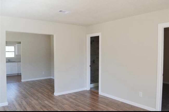 Building Photo - 4839 Ventura Ln Rental