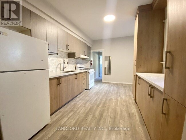 Photo - 1078 College St Unit Main