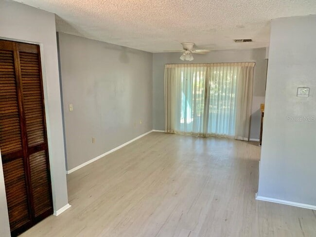 Photo - 2073 Carnac St