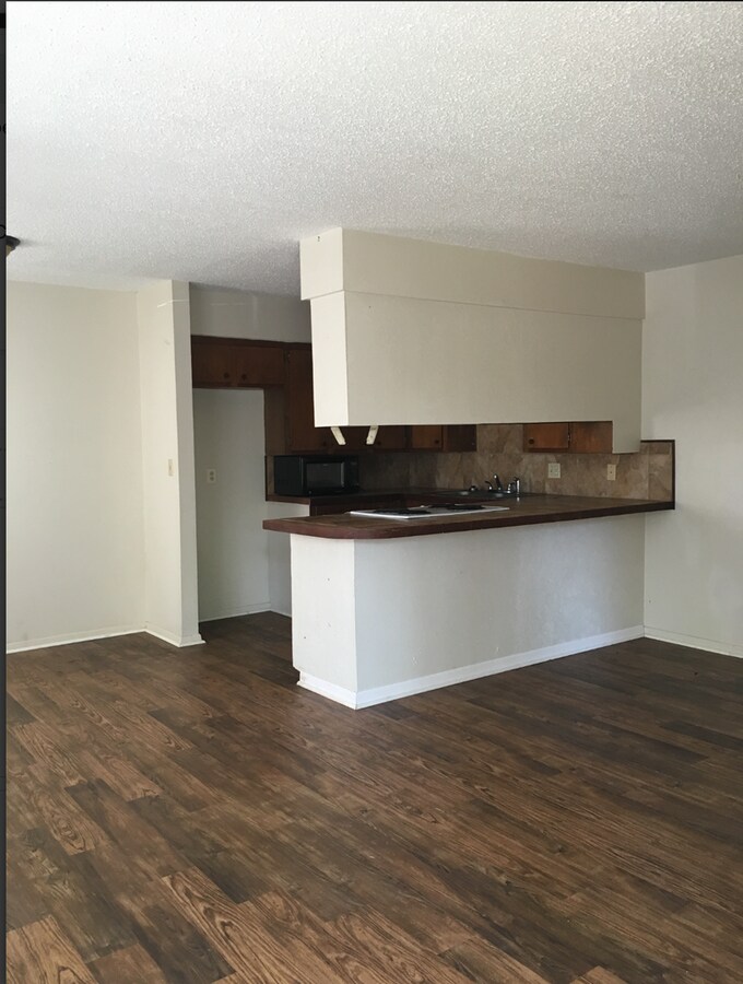 Photo - 2 Bed 1 bath apartment home Unit Apt 19