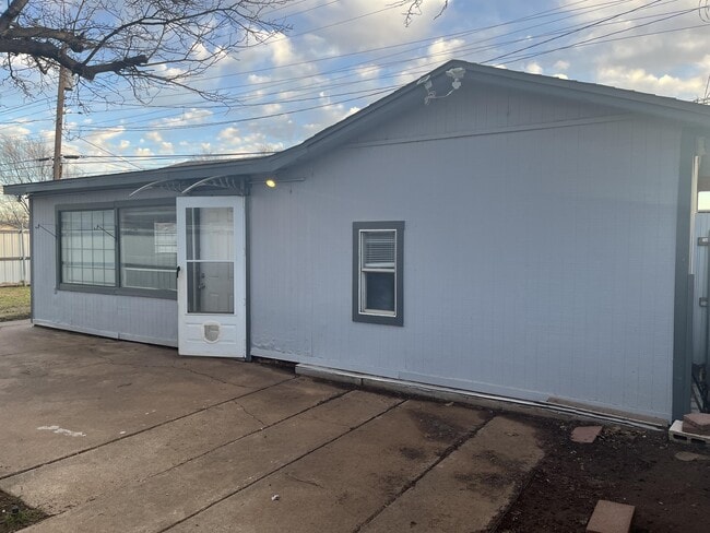 Building Photo - 5605 45th St Rental