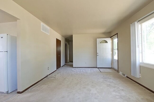 Photo - 3 Bedroom House!