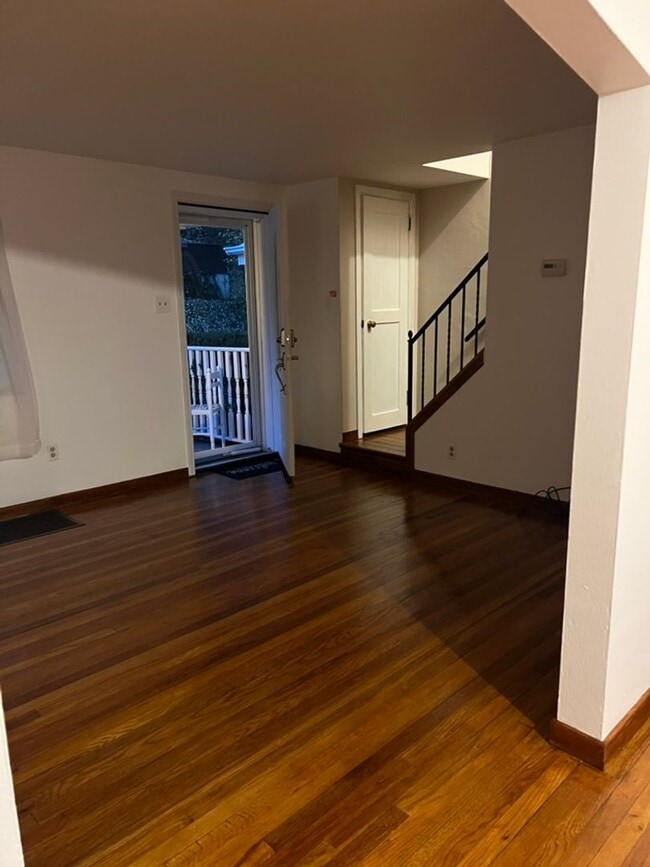 Photo - Updated 2 bedroom cutie in Brentwood!