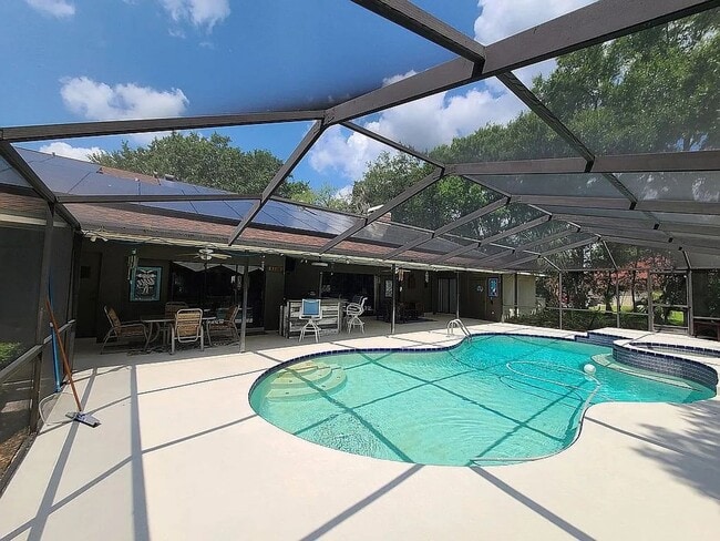 Photo - Spacious 4 Bedroom 3 Bath in Southoak