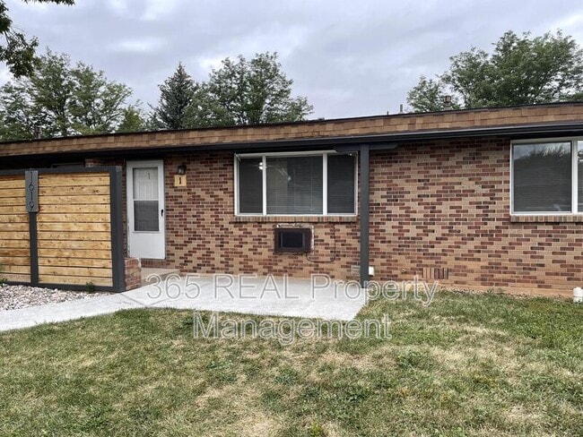 Building Photo - 1701 Palm Dr Unit 3