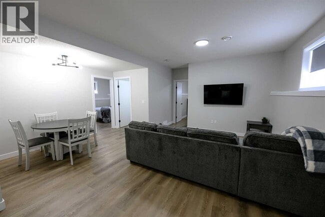 Photo - 10478-10131 131 Ave