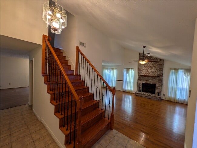 Photo - 17054 Cairnlassie St