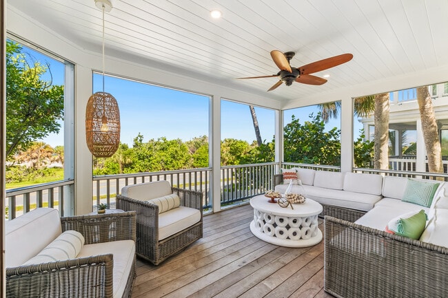 Building Photo - 788 Beach View Dr