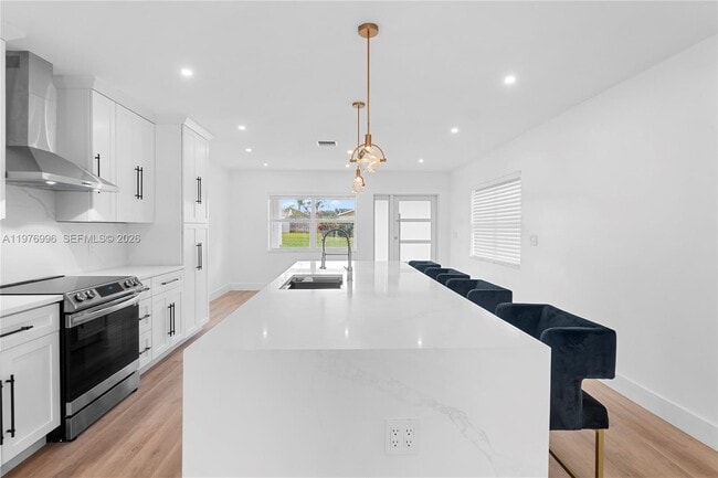 Photo - 461 SW 1st St