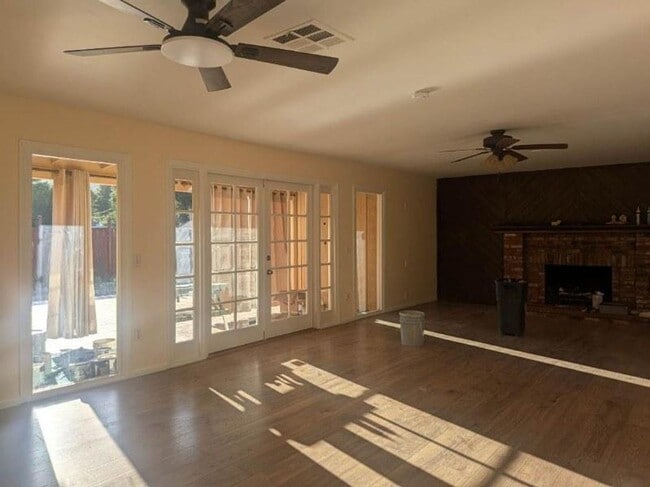 Building Photo - 401 Burnham Rd Unit 401