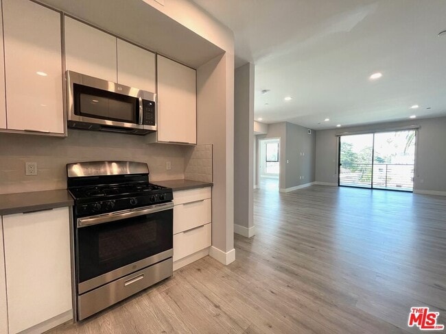 Photo - 14612 Calvert St Unit 401