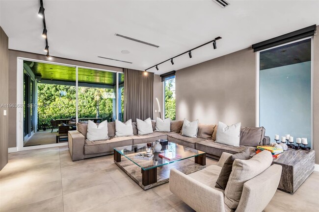 Photo - 285 W Mashta Dr