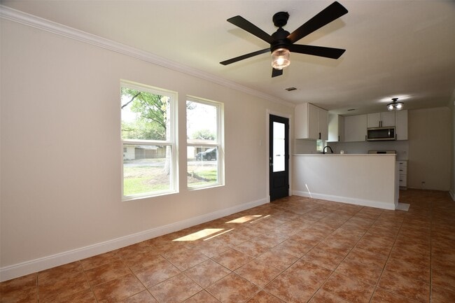 Building Photo - 10946 Fullerton Dr Rental