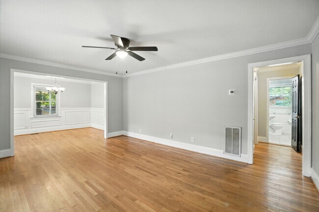 Photo - 332 Seneca Pl