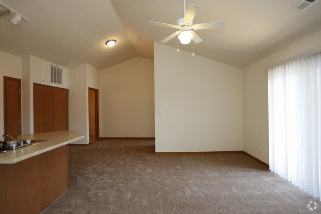 1BR, 1BA - 808SF - Living Room
