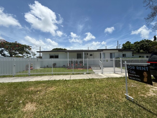 Photo - 3440 SW 75th Ct Apartamento