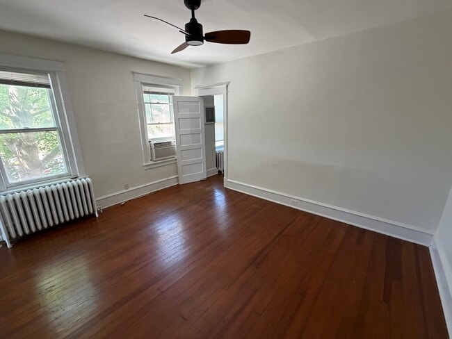 Building Photo - 1531 Delaware Ave Unit 1