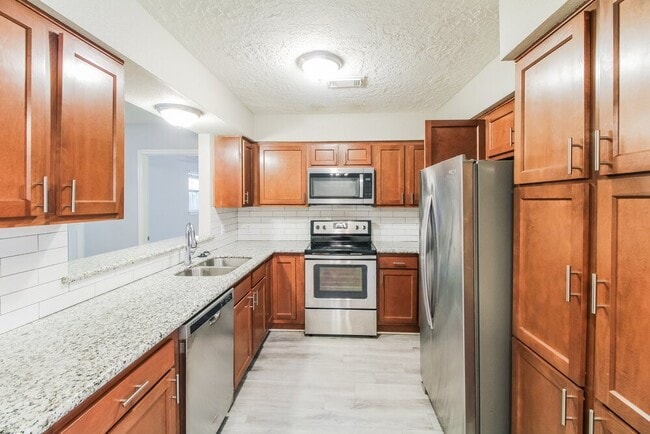 Photo - 3206 Teakwood Cir