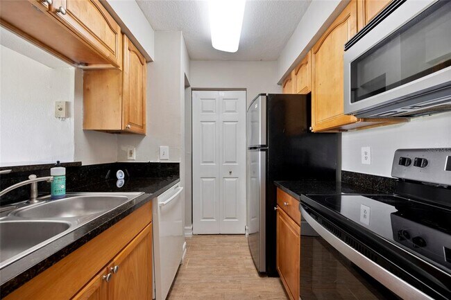 Photo - 241 Afton Square Unit 103