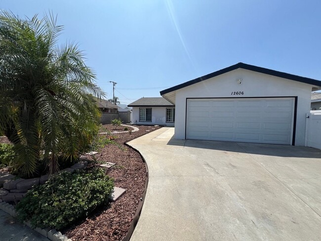 Charming 3 bed/ 2 bath home in El Monte!! - Charming 3 bed/ 2 bath home in El Monte!!